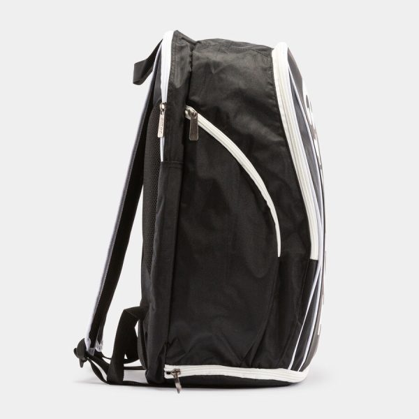 کوله‌پشتی پدل جوما مدل OPEN BACKPACK BLACK WHITE | سبک، کاربردی و حرفه‌ای اگر به دنبال یک کوله‌پشتی تخصصی برای پدل با طراحی شیک و کیفیت ساخت عالی هستید، کوله‌پشتی JOOMA Open Backpack Black White انتخابی ایده‌آل برای شماست. این کوله با ساختار مقاوم، فضای داخلی جادار و جیب‌بندی استاندارد، بهترین همراه شما در تمرینات، مسابقات و استفاده روزمره خواهد بود. ⭐ ویژگی‌های کوله‌پشتی Joma Open Backpack Black White ✔️ طراحی مخصوص ورزش پدل و تنیس ✔️ ساخته شده از پلی‌استر مقاوم و ضد سایش ✔️ دارای جیب مجزا برای کفش یا لباس مرطوب ✔️ فضای داخلی بزرگ برای حمل تجهیزات ورزشی ✔️ جیب‌های جانبی برای لوازم کوچک و ضروری ✔️ بندهای شانه‌ای نرم و ارگونومیک برای حمل راحت ✔️ طراحی جذاب مشکی/سفید مناسب استایل حرفه‌ای ورزشی 🎾 مناسب برای: بازیکنان پدل و تنیس ورزشکاران حرفه‌ای استفاده روزمره، باشگاه و سفرهای کوتاه 📌 چرا کوله پدل جوما Open انتخاب خوبی است؟ برند اسپانیایی JOMA به کیفیت، دوام و طراحی استاندارد مشهور است. این کوله‌پشتی با متریال مقاوم، تقسیم‌بندی کاربردی و وزن سبک، راحتی و کارایی را همزمان در اختیار شما قرار می‌دهد. ✅ اگر به دنبال یک کوله‌پشتی تخصصی پدل با کیفیت بالا، طراحی شیک و کاربری حرفه‌ای هستید، این مدل یکی از بهترین انتخاب‌هاست. اگر خواستی، می‌تونم متا تایتل، متا دیسکریپشن و دیسکریپشن کوتاه برای لیست محصول هم برات آماده کنم